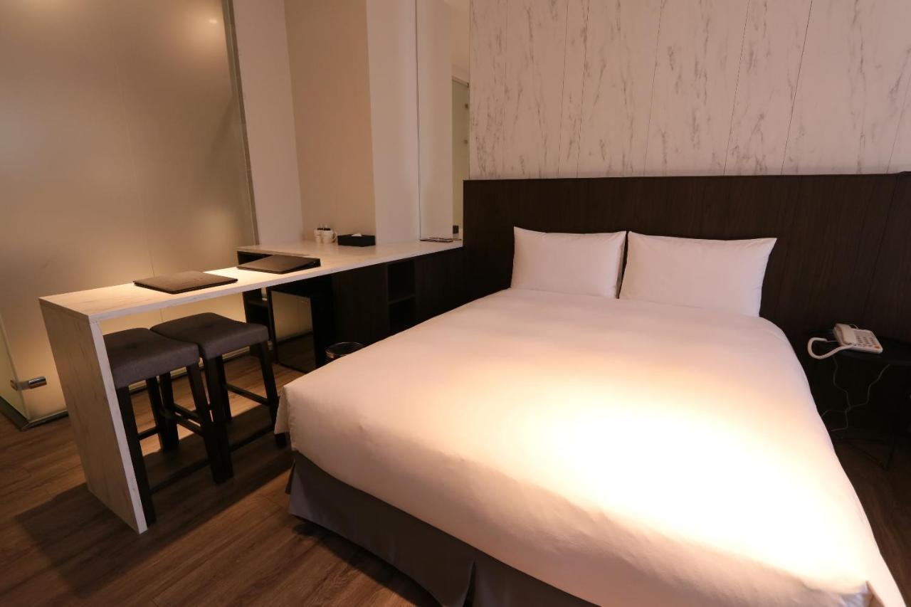 Hotel Hesper Hsr Тайджун Стая снимка