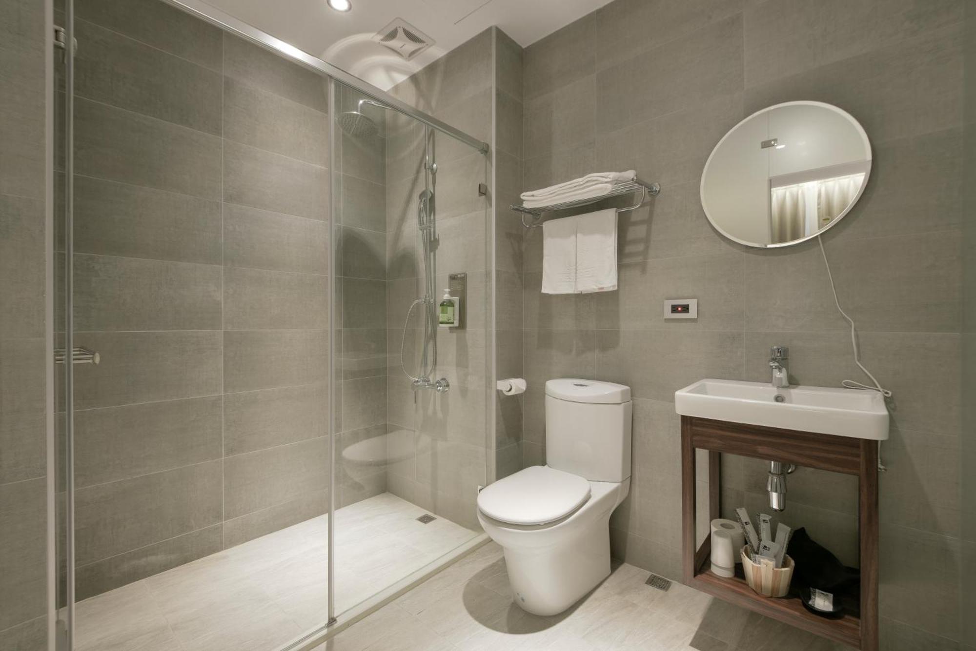 Hotel Hesper Hsr Тайджун Екстериор снимка